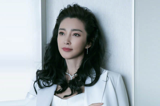 “不愧是红的!”农民出身,拒绝当高官,落选院士,却被称为人民总统