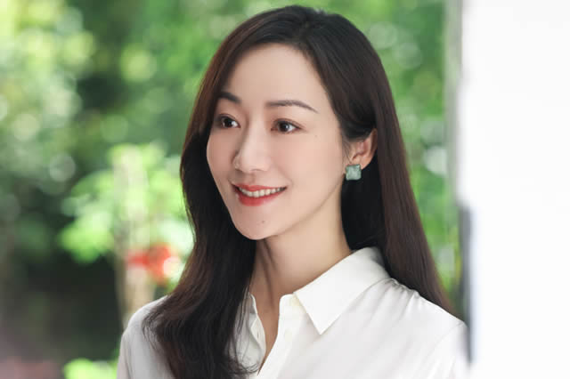 这些“出轨”的女星,满脸痘痘,皮肤黝黑,大腹便便,治好了我的外貌焦虑
